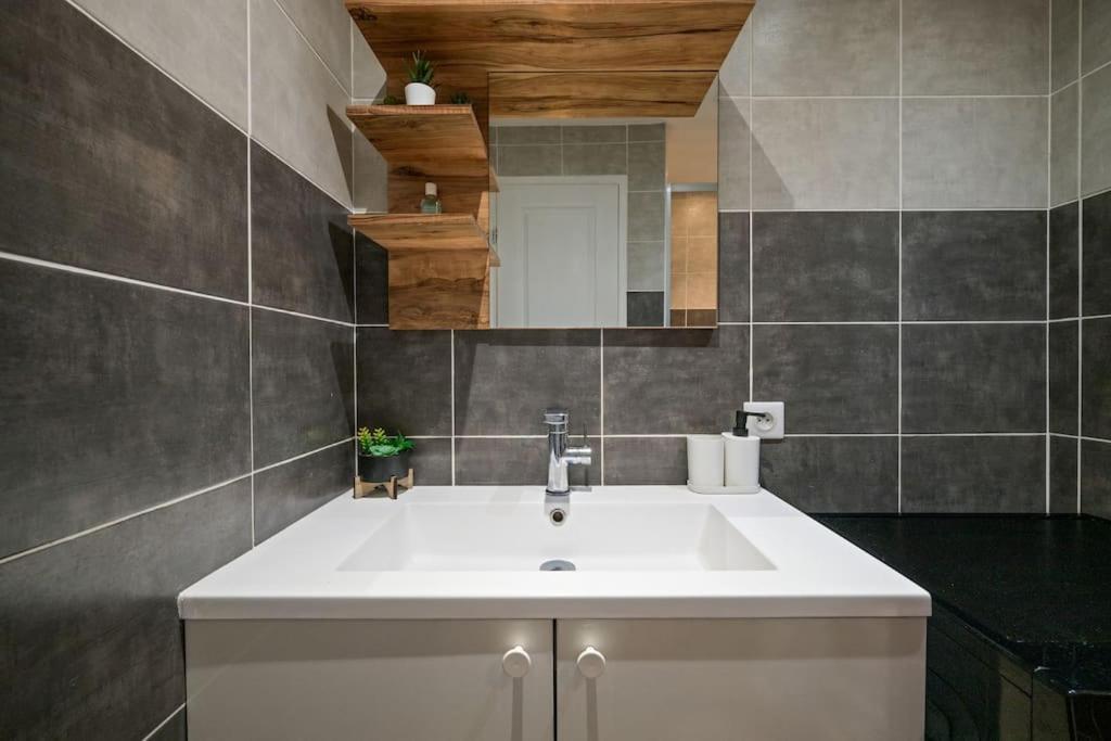 F3, 2 Chambres, 80m2 *